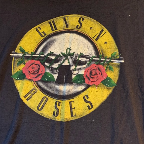 Guns & Roses 🌹 - Picture 3 of 5